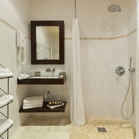 Le Clos Medicis Hotel 3*