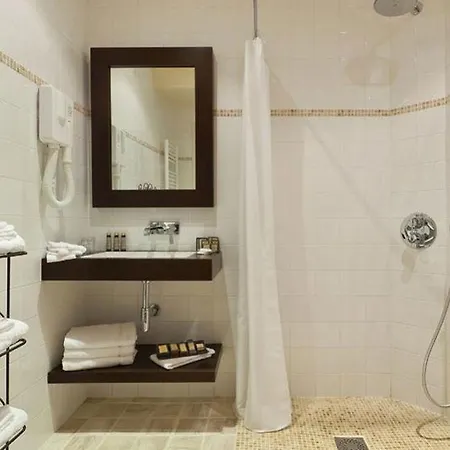 Le Clos Medicis Paris