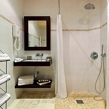 Le Clos Medicis Paris