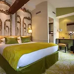Le Clos Medicis 3*