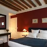 Le Clos Medicis 3* Paříž