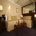 Hotel Le Clos Medicis