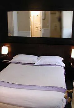 Le Clos Medicis 3* Párizs