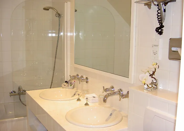 Le Clos Medicis Отель